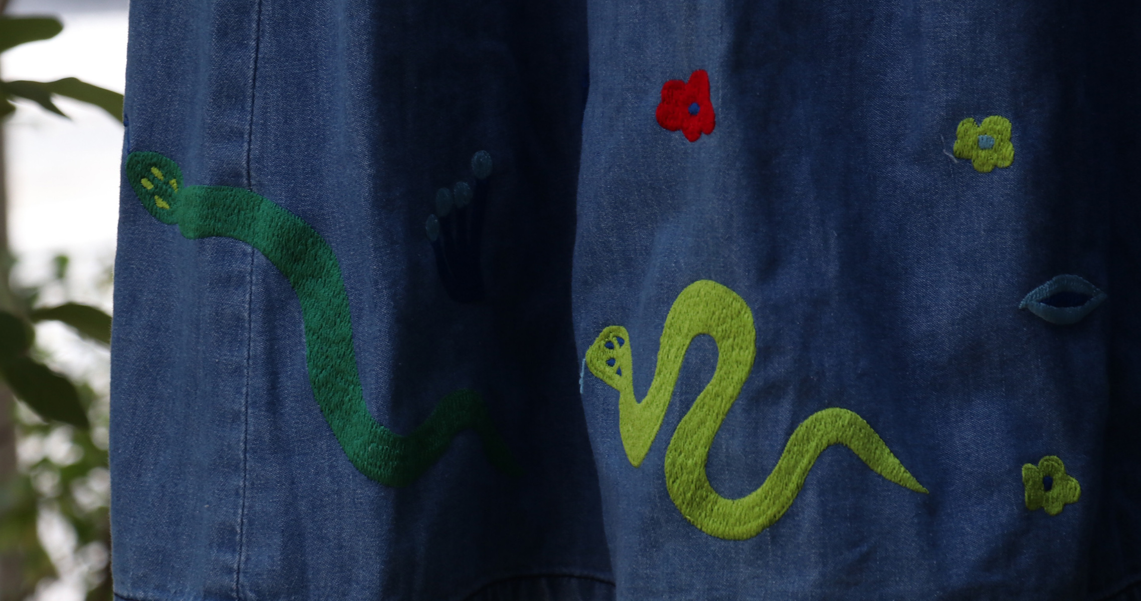 snake刺繍マキシギャザースカート